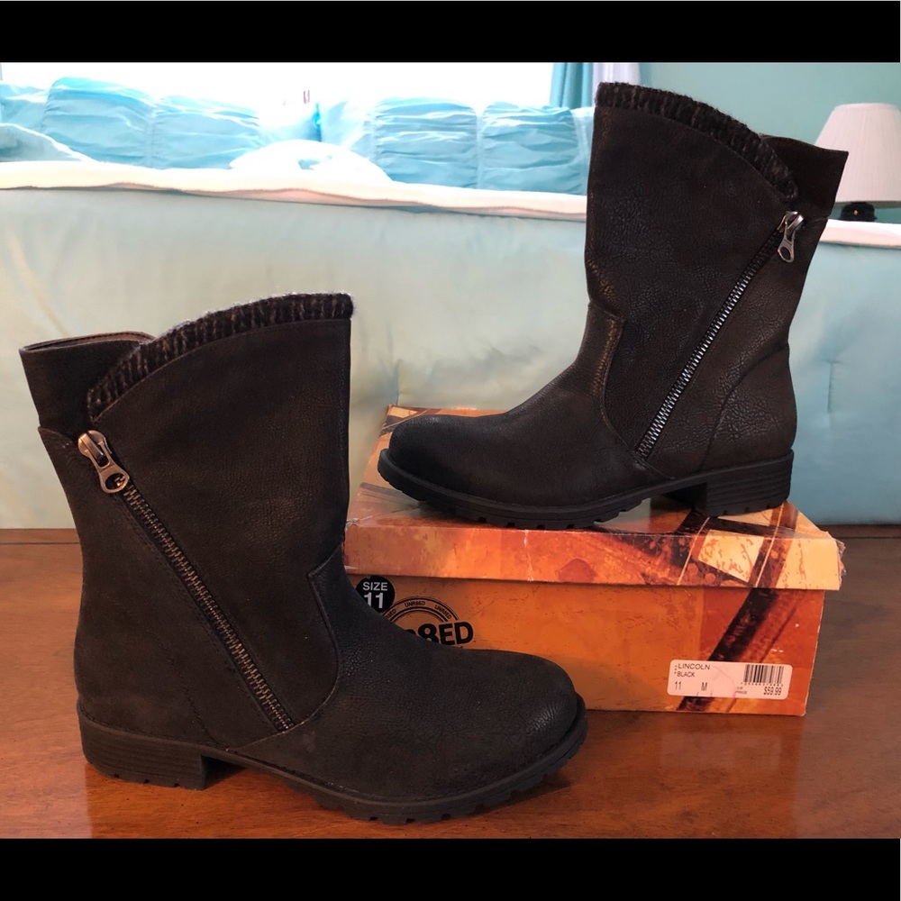 NWT UNR8ED boots